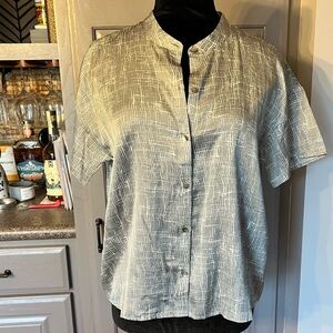 Eileen Gray and While Silk Blend Short Sleeve Collarless Button Down Blouse